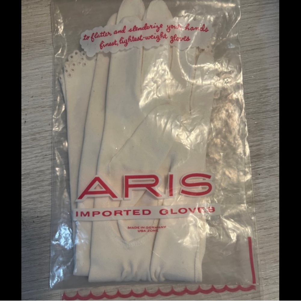 Vintage NWT Aris Cream Gloves - Picture 4 of 5